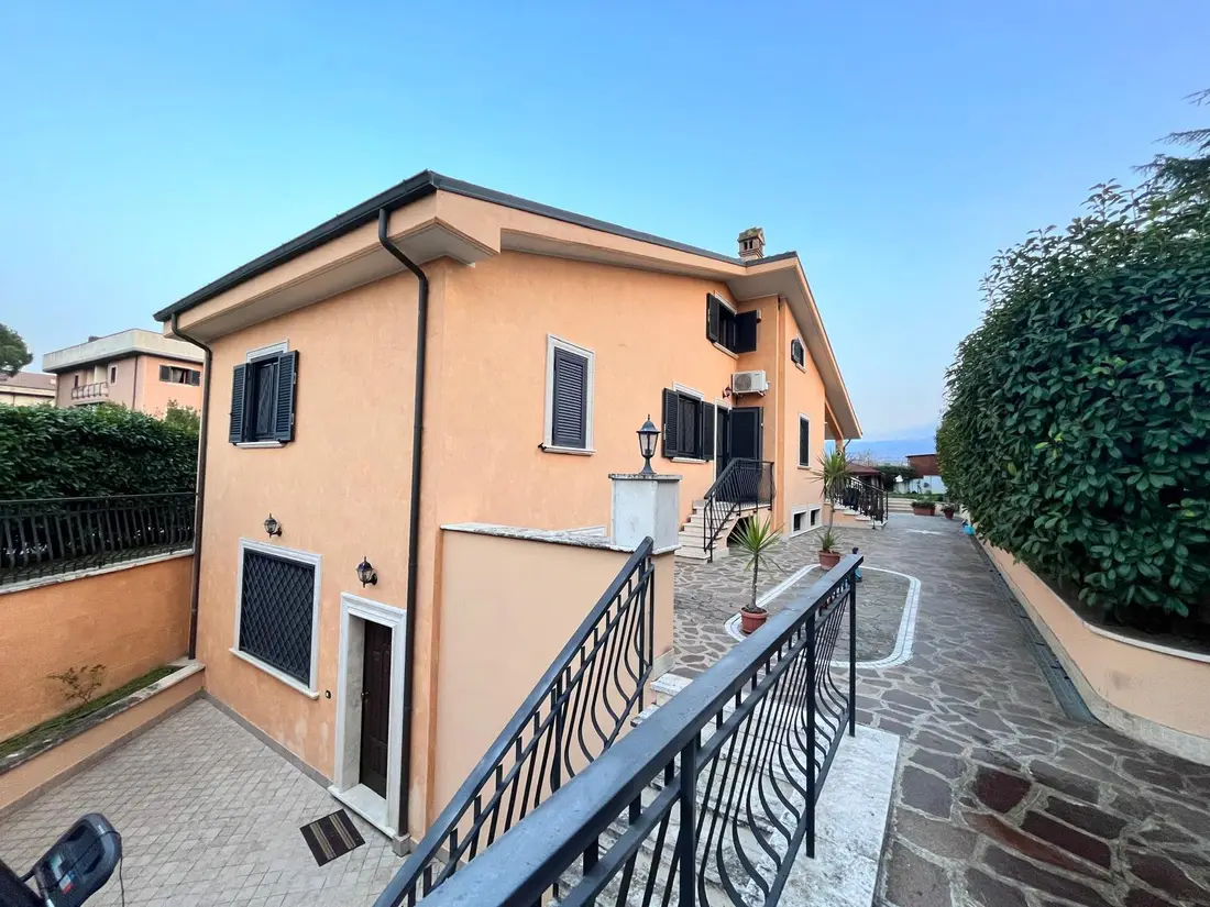 Abitazione In Villini · Roma