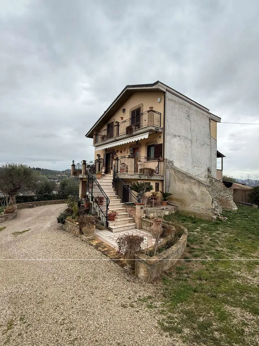 Abitazione Di Tipo Civile · Penna Sant'Andrea