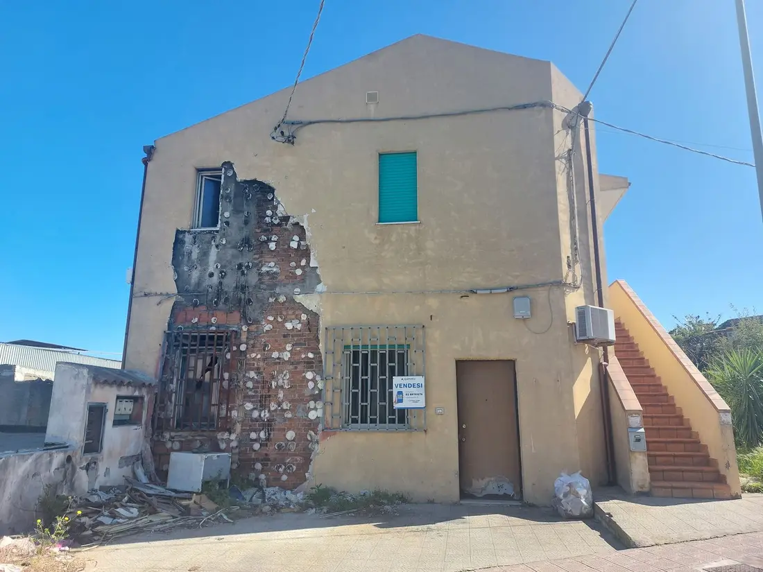 Magazzini E Locali Di Deposito · Valdina