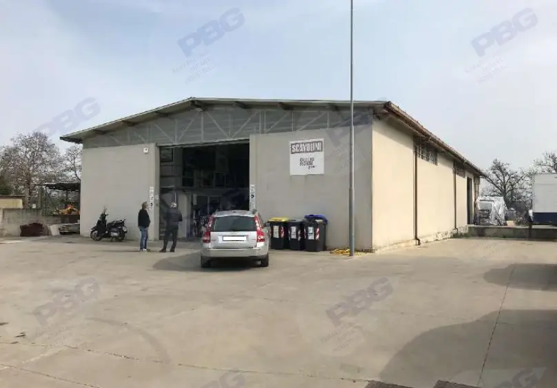 Magazzini E Locali Di Deposito · Roma
