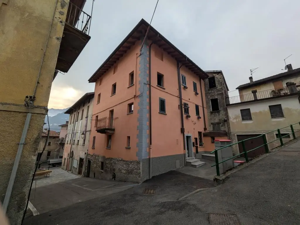 Abitazione Di Tipo Popolare · Dizzasco