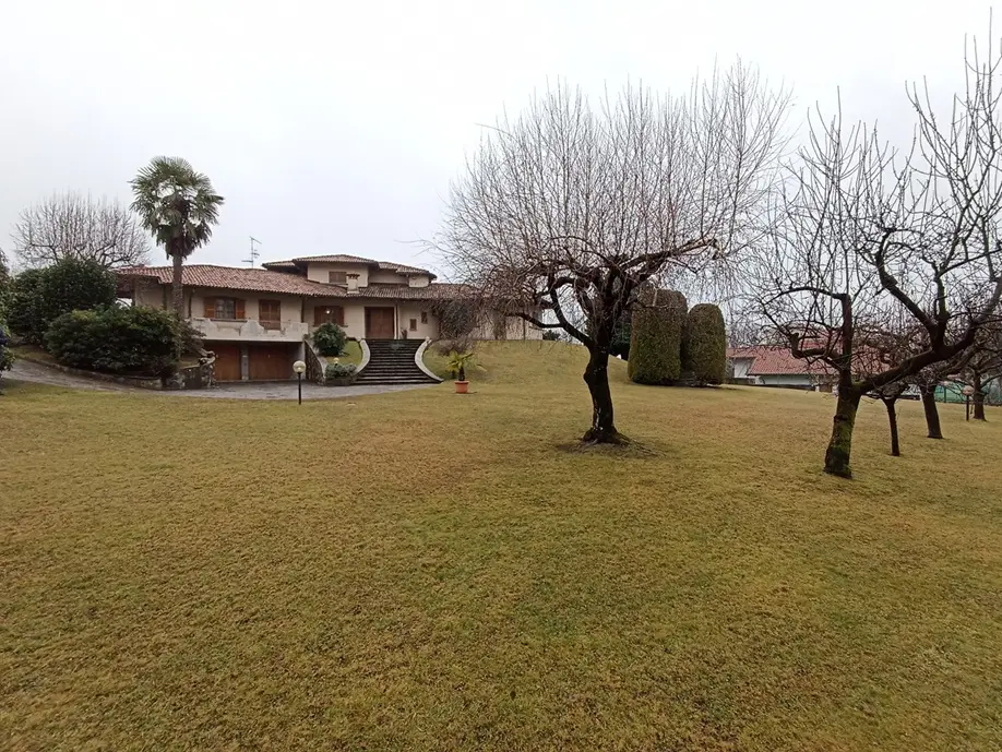 Villa · Arizzano