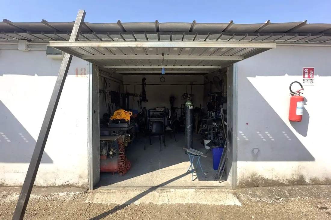 Fabbricati Costruiti Per Esigenze Commerciali · Taranto