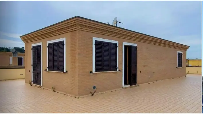 Magazzini E Locali Di Deposito · Porto Sant'Elpidio