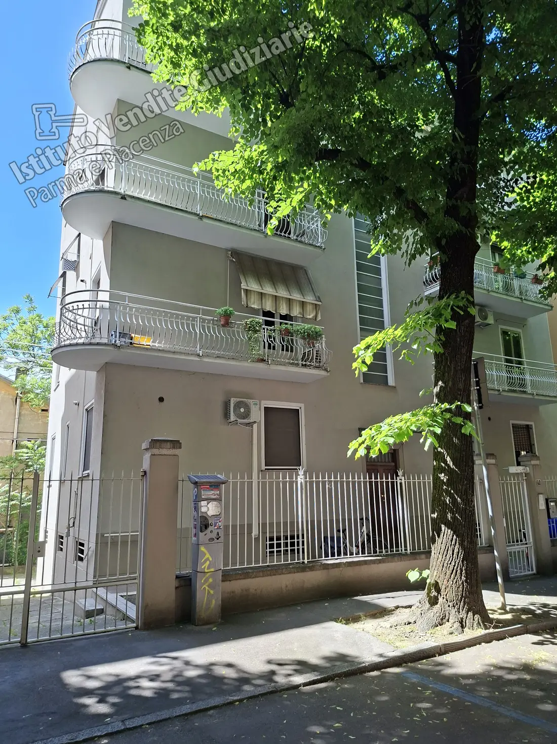 Garage O Autorimessa · Parma