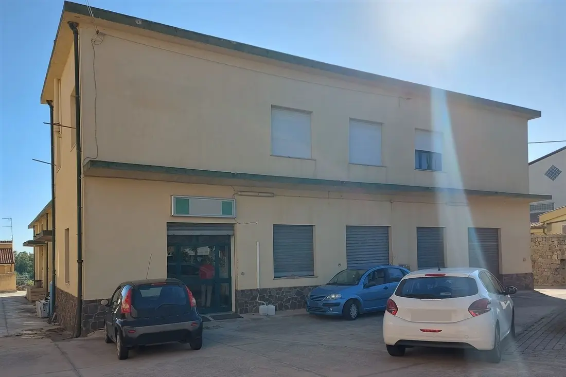 Fabbricati Costruiti Per Esigenze Commerciali · Serrenti