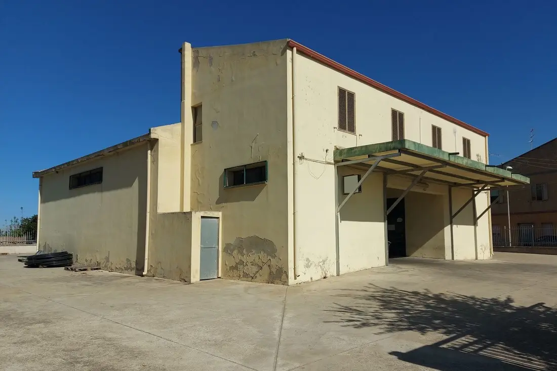 Fabbricati Costruiti Per Esigenze Commerciali · Mandas