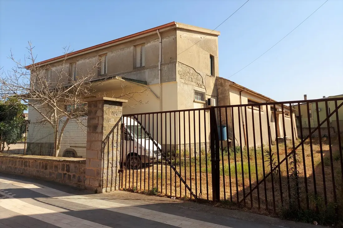 Fabbricati Costruiti Per Esigenze Commerciali · Serramanna