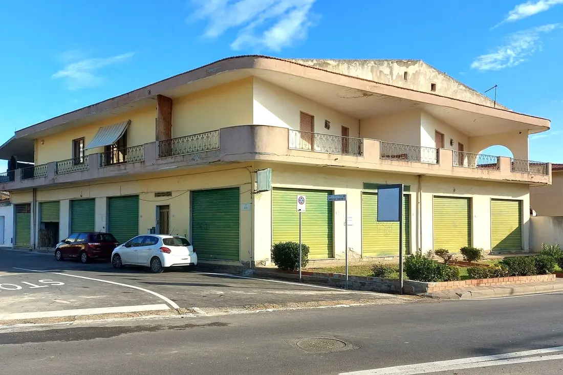 Fabbricati Costruiti Per Esigenze Commerciali · Capoterra