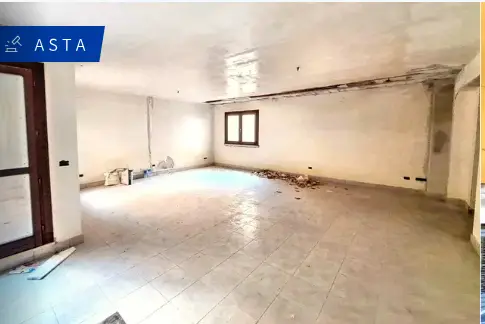 Magazzini E Locali Di Deposito · Carini