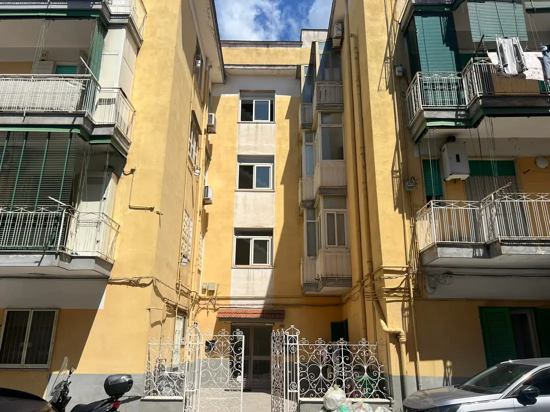 Abitazione Di Tipo Economico · Napoli