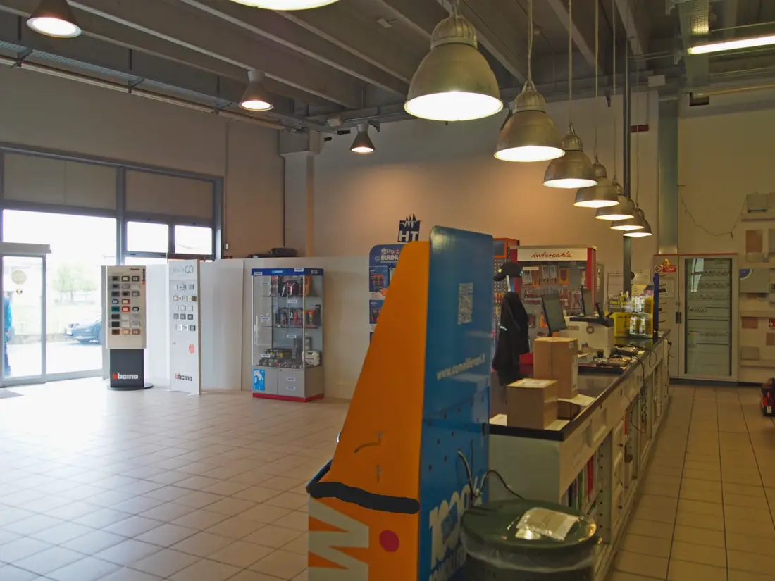 Fabbricati Costruiti Per Esigenze Commerciali · Romano di Lombardia