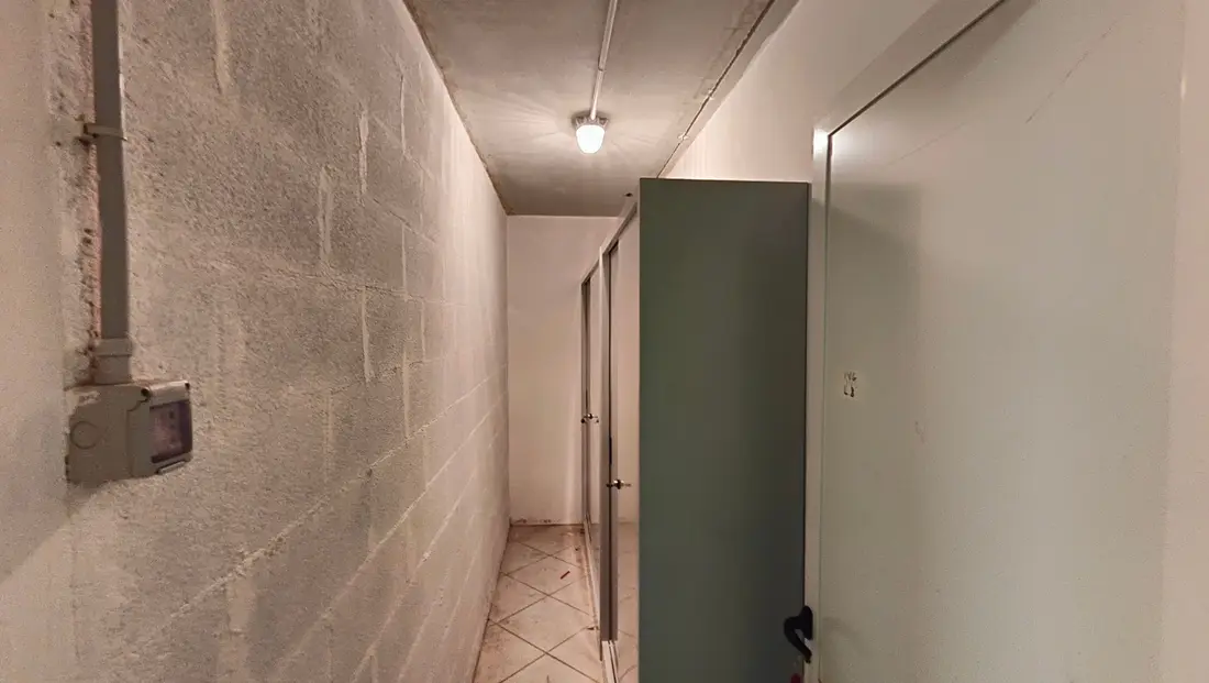 Magazzini E Locali Di Deposito · Deruta