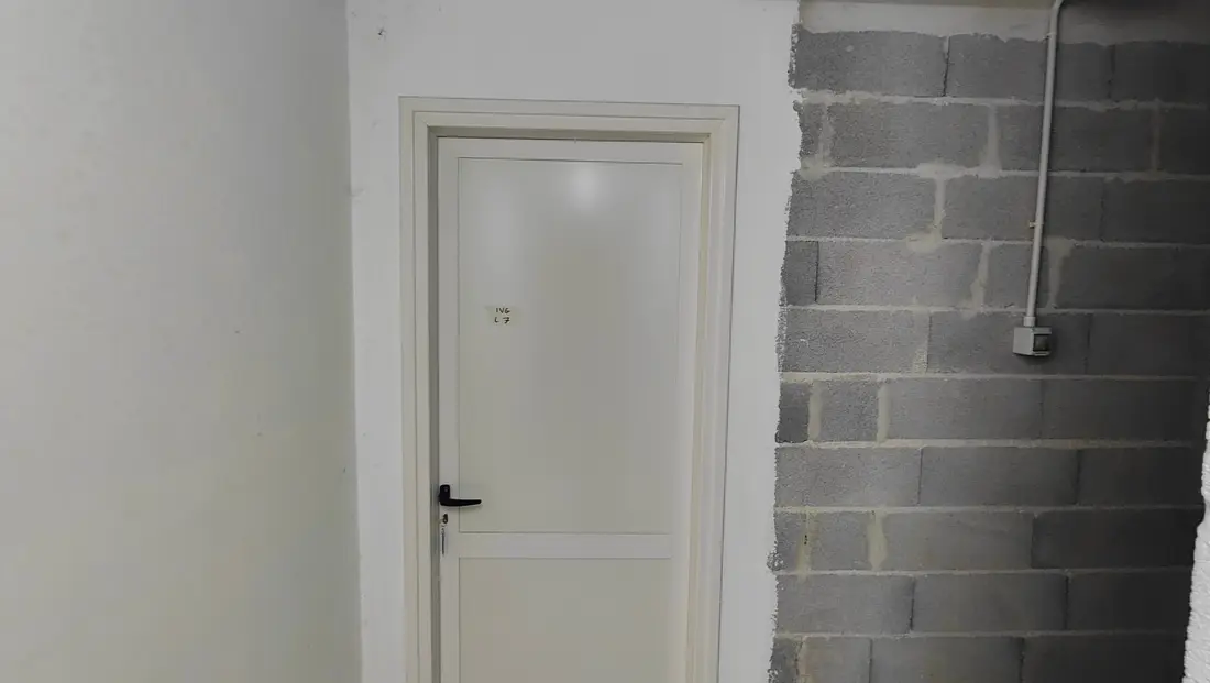 Magazzini E Locali Di Deposito · Deruta