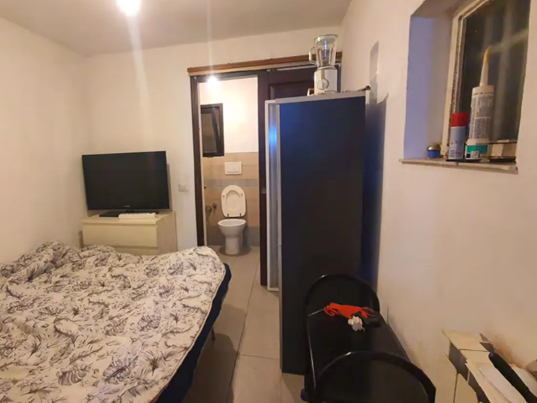 Magazzini E Locali Di Deposito · Roma
