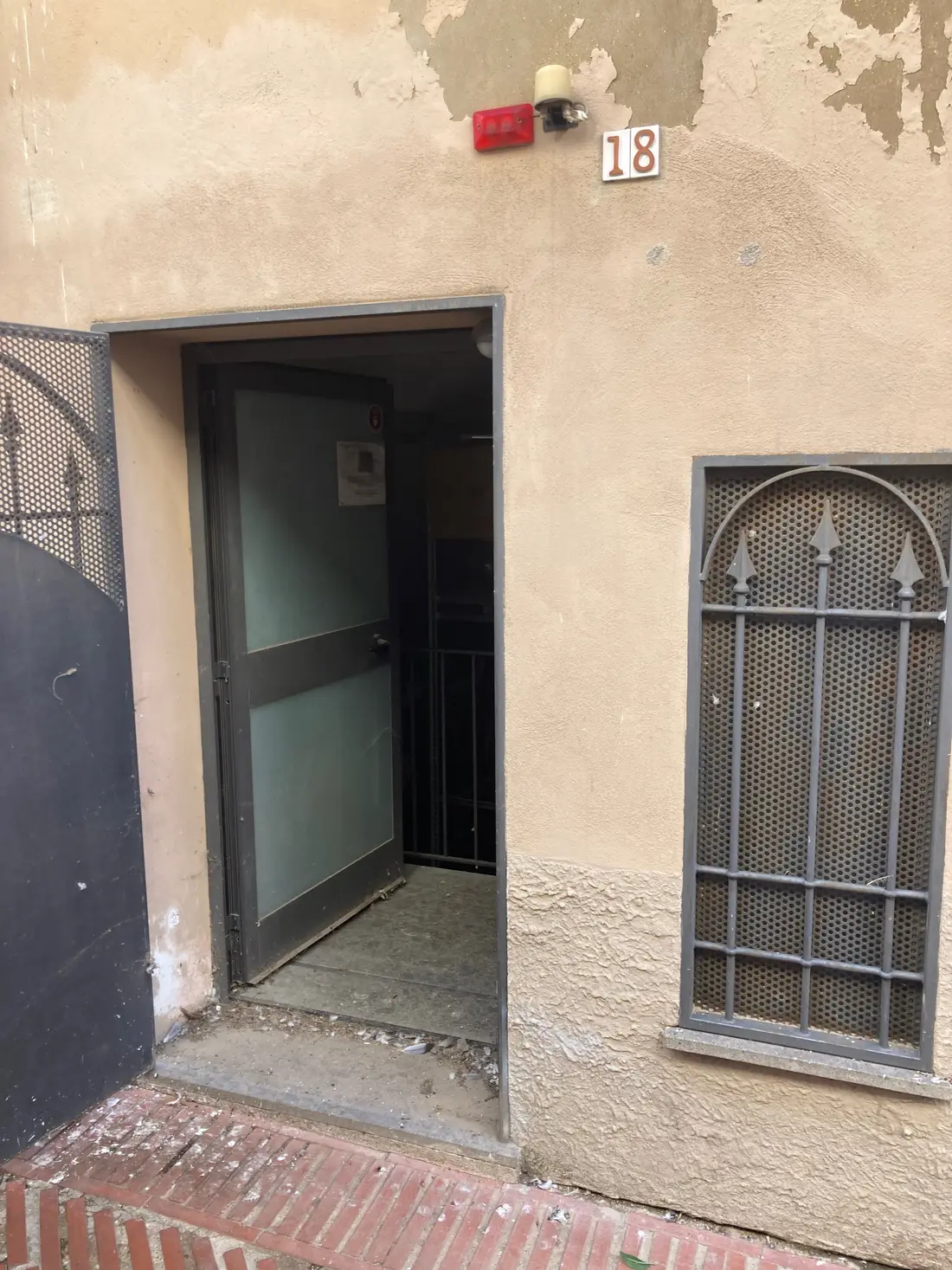 Magazzini E Locali Di Deposito · Tarquinia