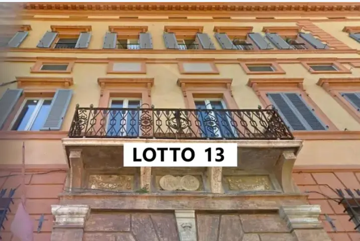 Magazzini E Locali Di Deposito · Foligno