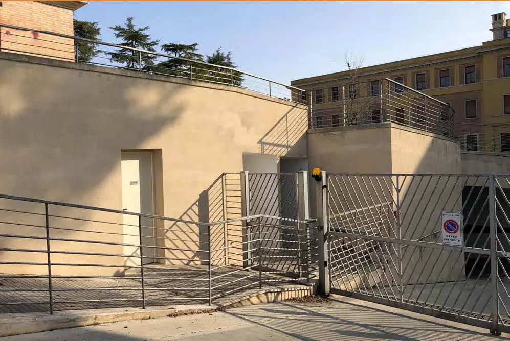 Magazzini E Locali Di Deposito · Siena