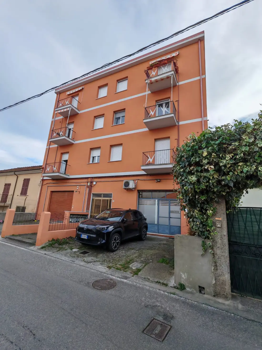 Magazzini E Locali Di Deposito · La Spezia