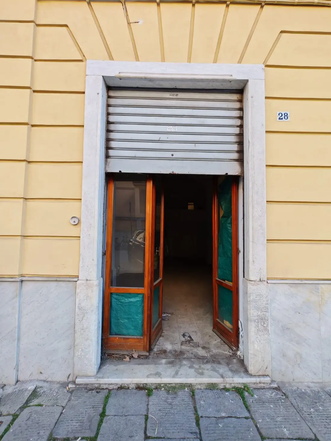 Magazzini E Locali Di Deposito · La Spezia