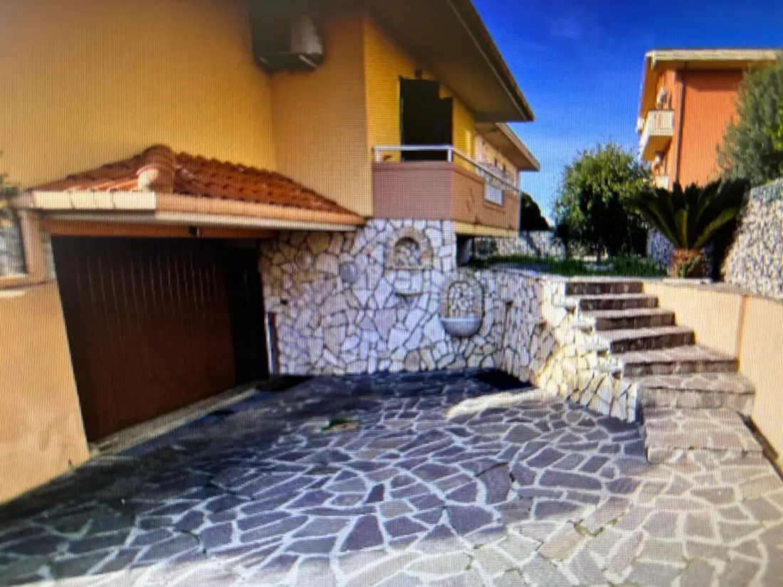 Villa · Pineto