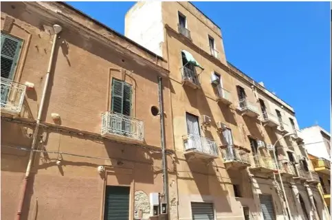 Magazzini E Locali Di Deposito · Trapani