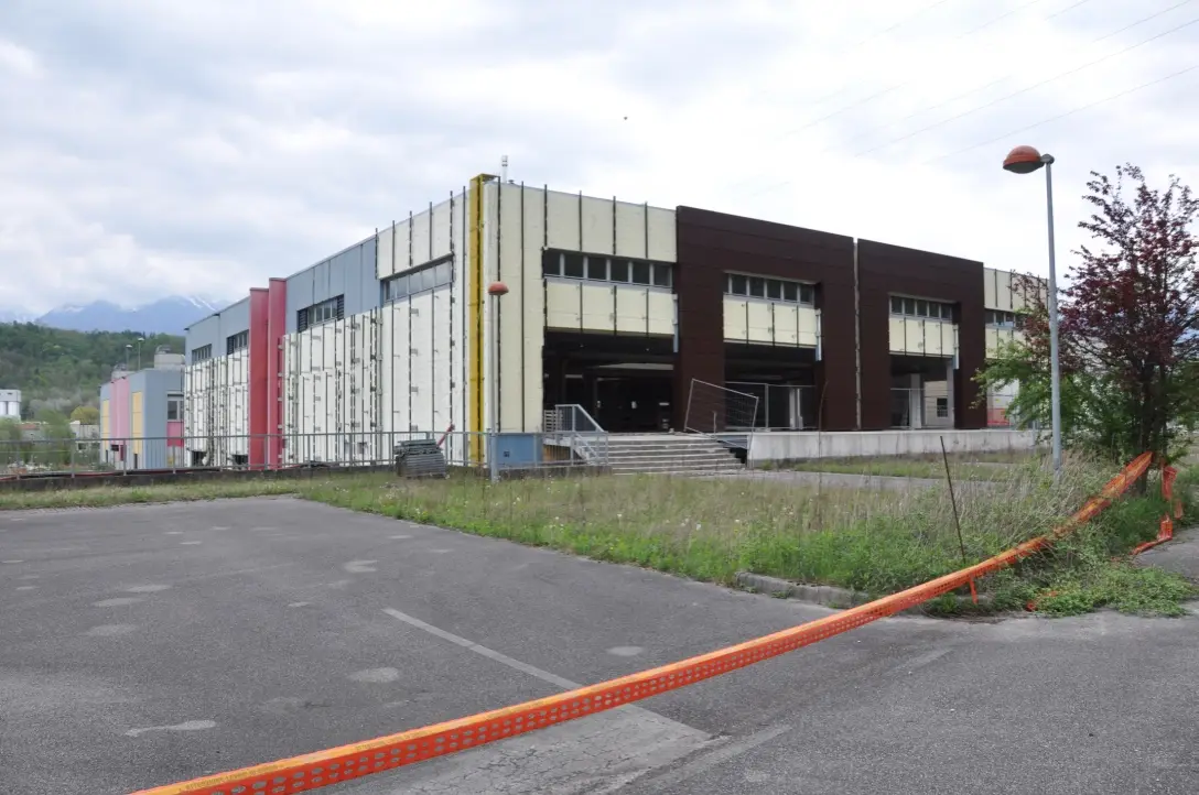 Fabbricati Costruiti Per Esigenze Industriali · Ponte nelle Alpi