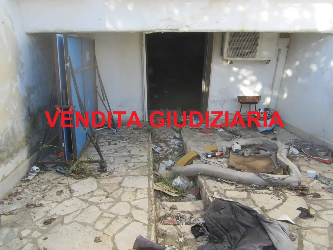 Stalle, Scuderie, Rimesse, Autorimesse · Porto Cesareo