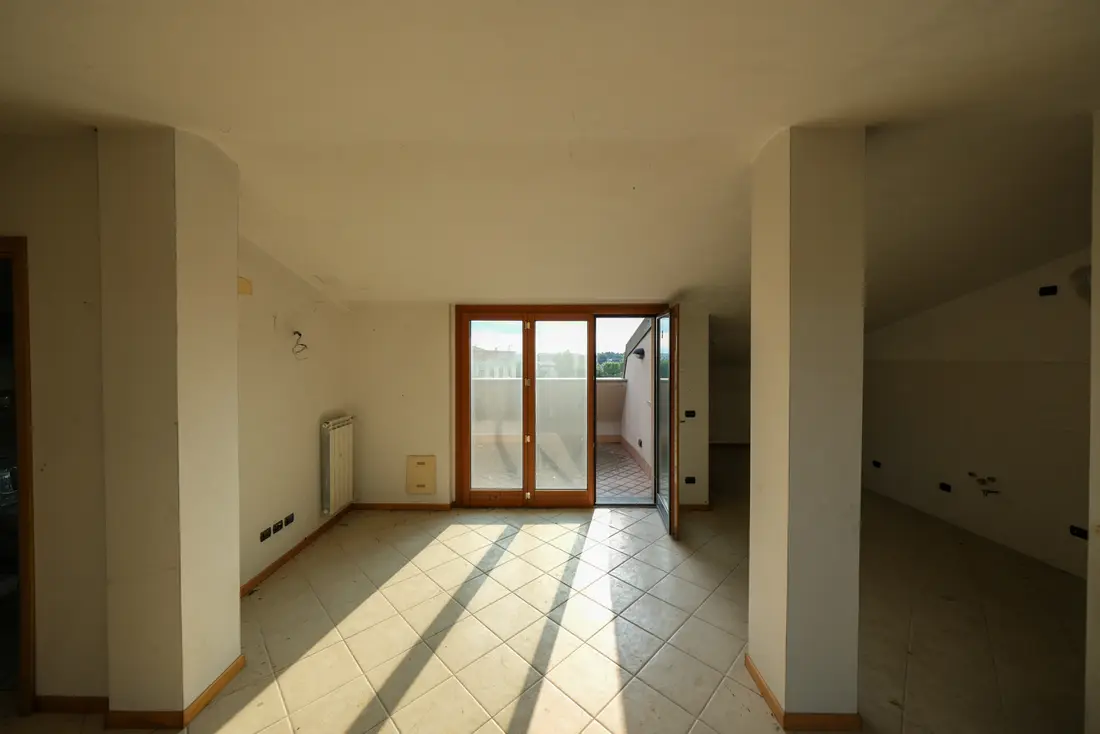 Magazzini E Locali Di Deposito · Treviglio