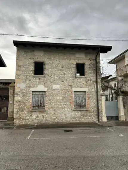Magazzini E Locali Di Deposito · Spilimbergo