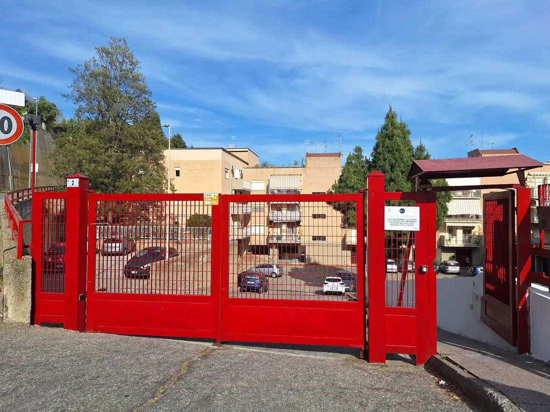 Magazzini E Locali Di Deposito · Messina