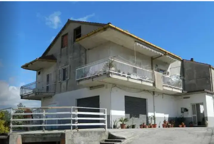 Magazzini E Locali Di Deposito · Montalto Uffugo