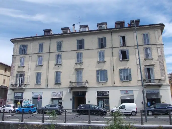 Abitazione Di Tipo Ultrapopolare · Milano