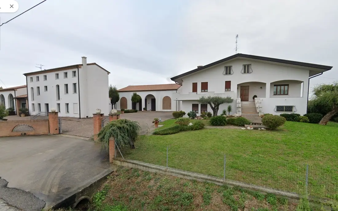 Fabbricati Costruiti Per Esigenze Commerciali · Gorgo al Monticano