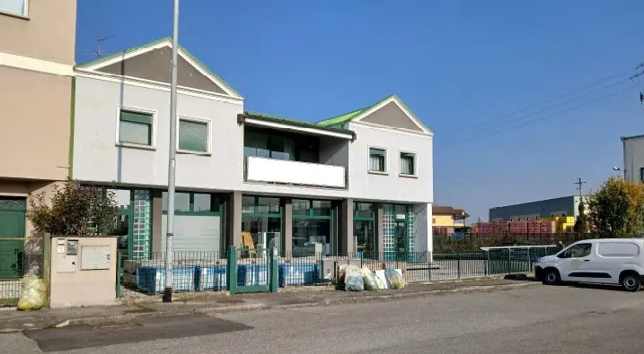 Fabbricati Costruiti Per Esigenze Industriali · Urago d'Oglio