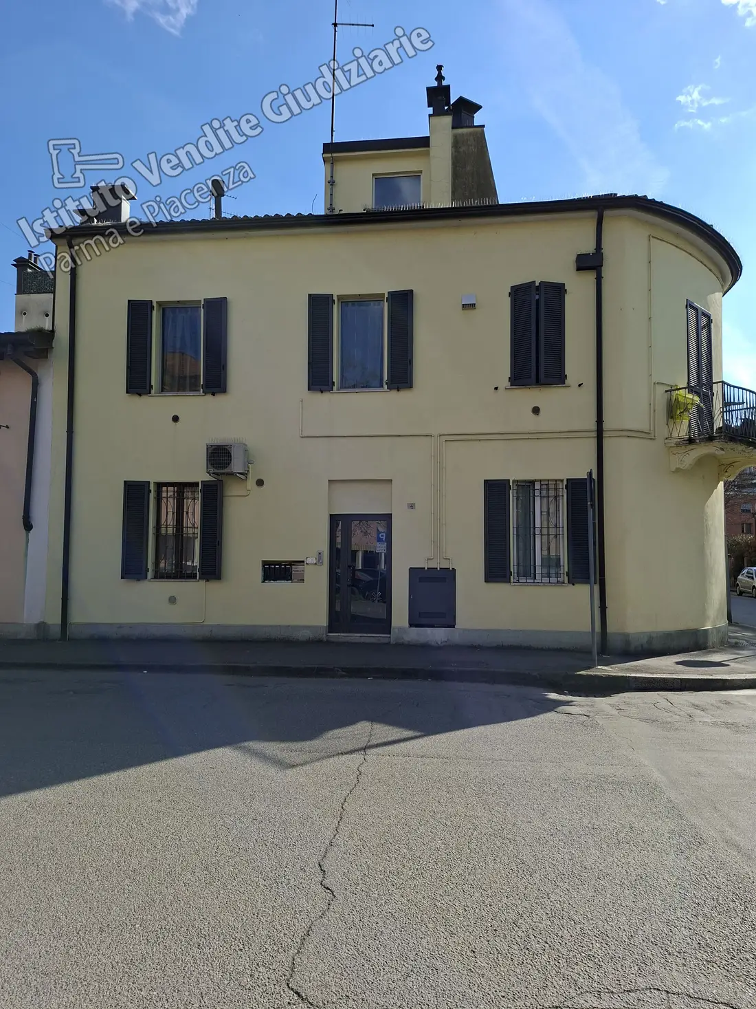 Magazzini E Locali Di Deposito · Parma