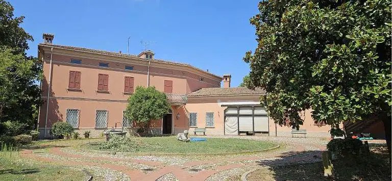 Villa · Curtatone
