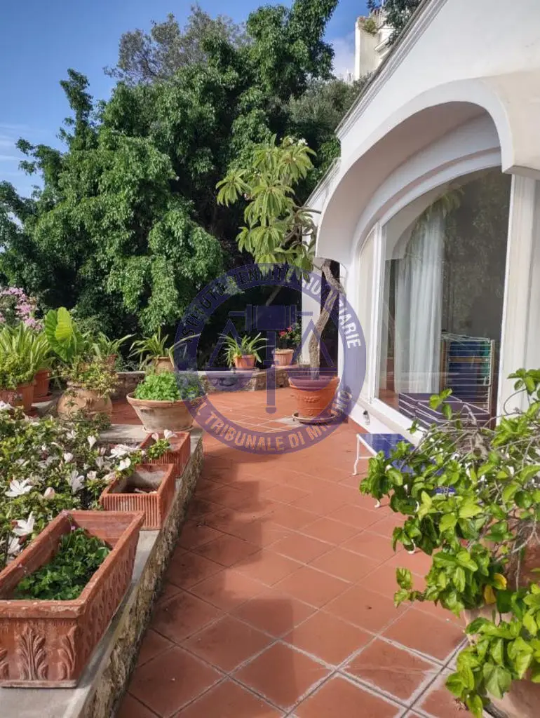 Abitazione In Ville · Capri