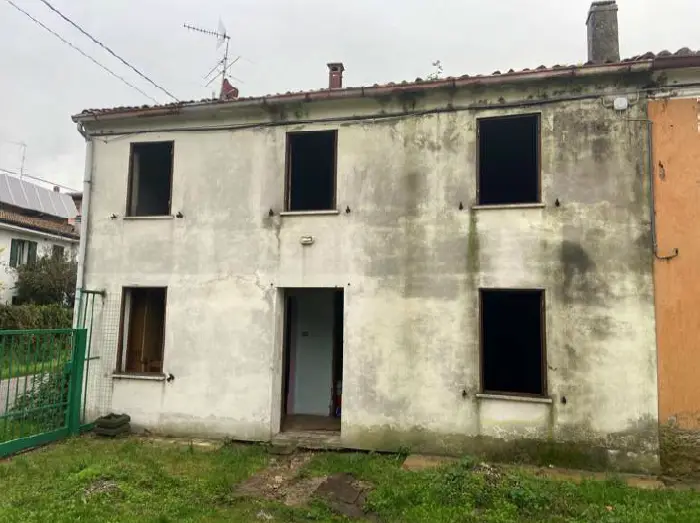Garage O Autorimessa · Castel d'Ario