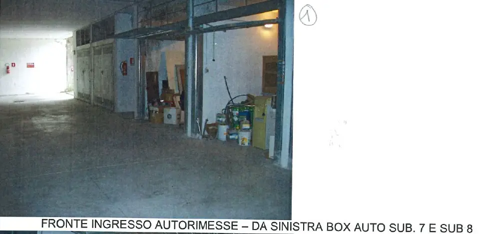 Stalle, Scuderie, Rimesse, Autorimesse · Dervio