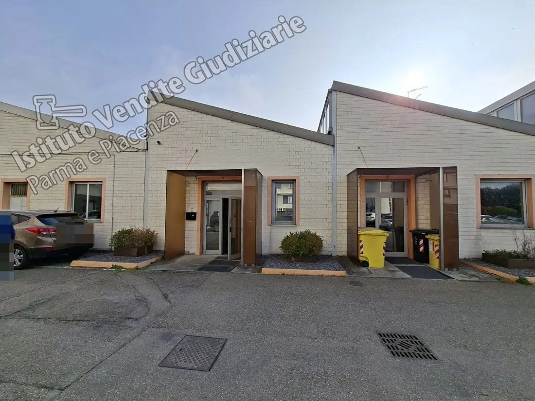 Magazzini E Locali Di Deposito · Parma