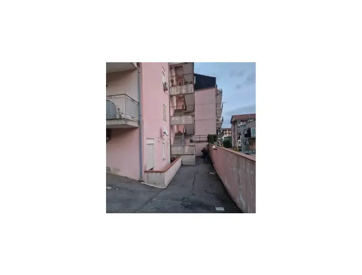 Magazzini E Locali Di Deposito · Messina