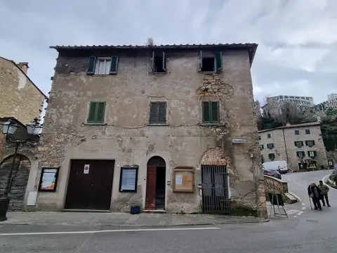 Abitazione Di Tipo Popolare all'asta a Castelnuovo di Val di Cecina (PI)