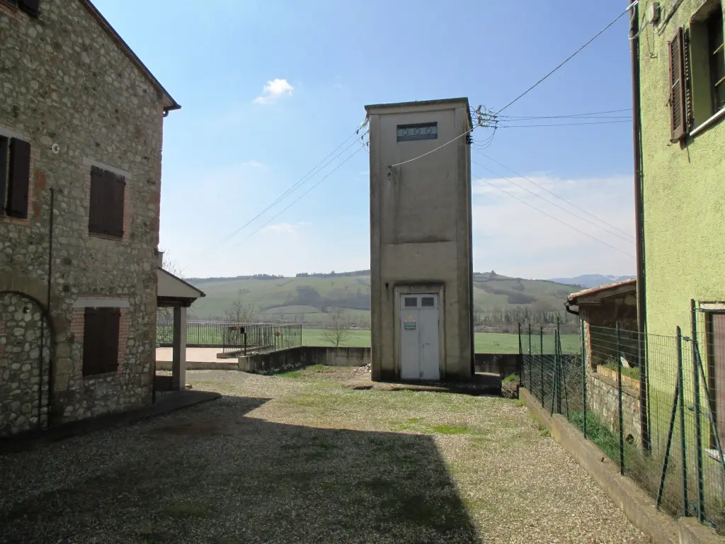 Posto Auto · Proceno