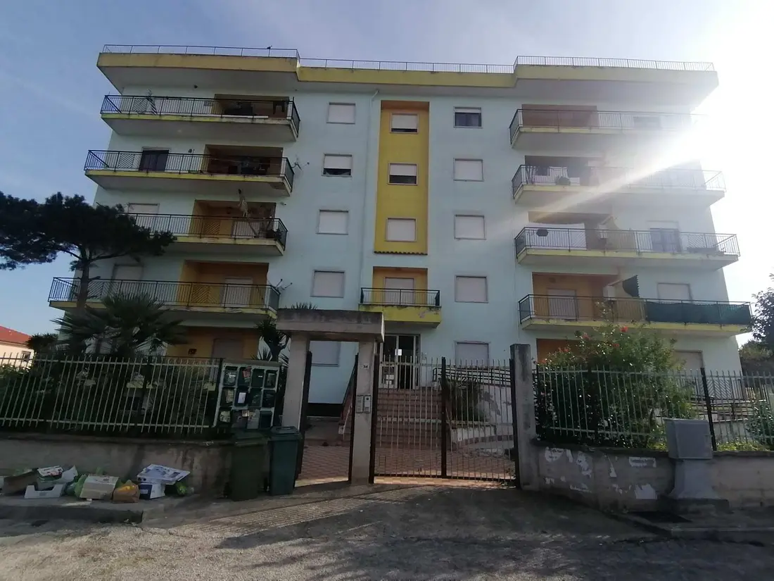 Magazzini E Locali Di Deposito · Eboli