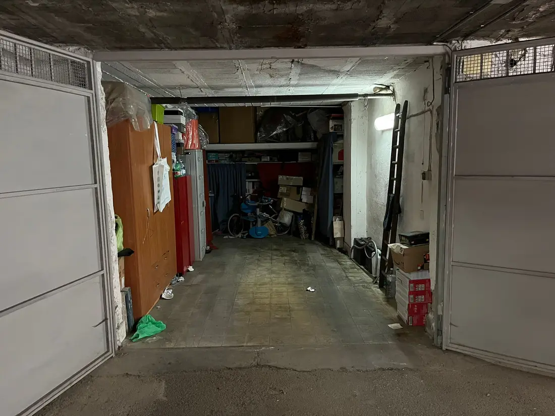 Garage O Autorimessa · Pagani