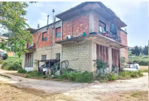 Magazzini E Locali Di Deposito · Nicosia