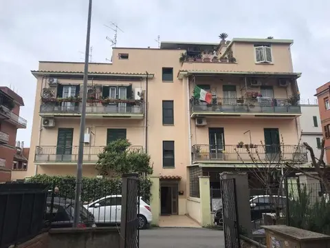Abitazione Di Tipo Popolare all'asta a Roma (RM)