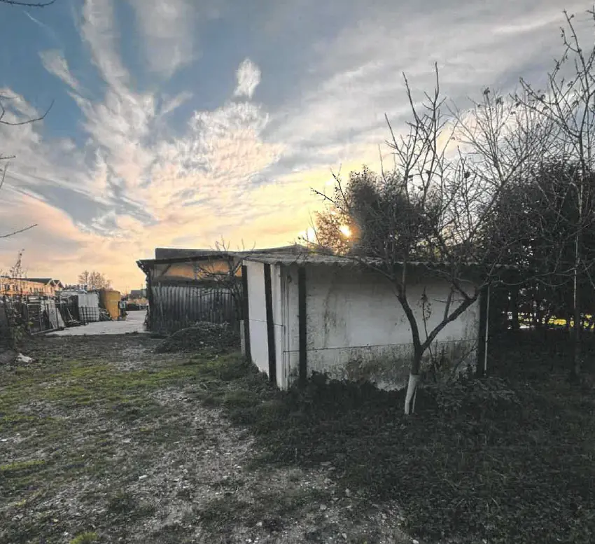 Magazzini E Locali Di Deposito · Santa Maria di Sala