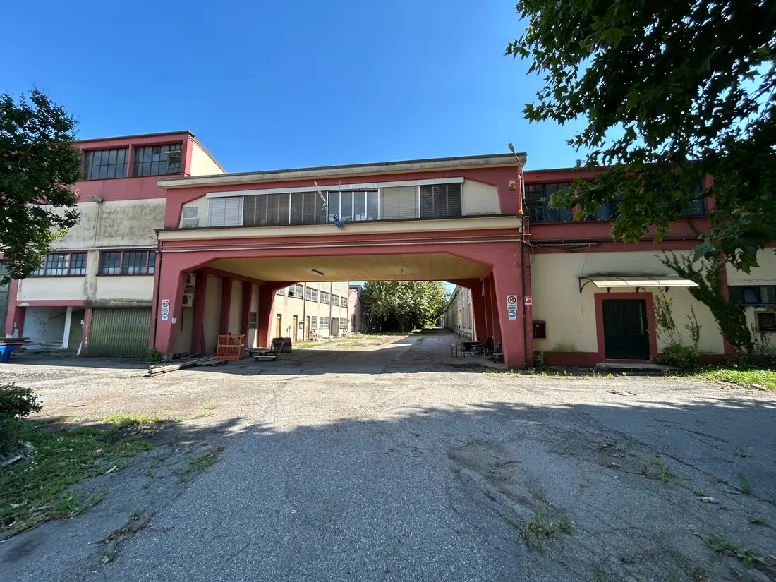 Fabbricati Costruiti Per Esigenze Industriali · Leggiuno